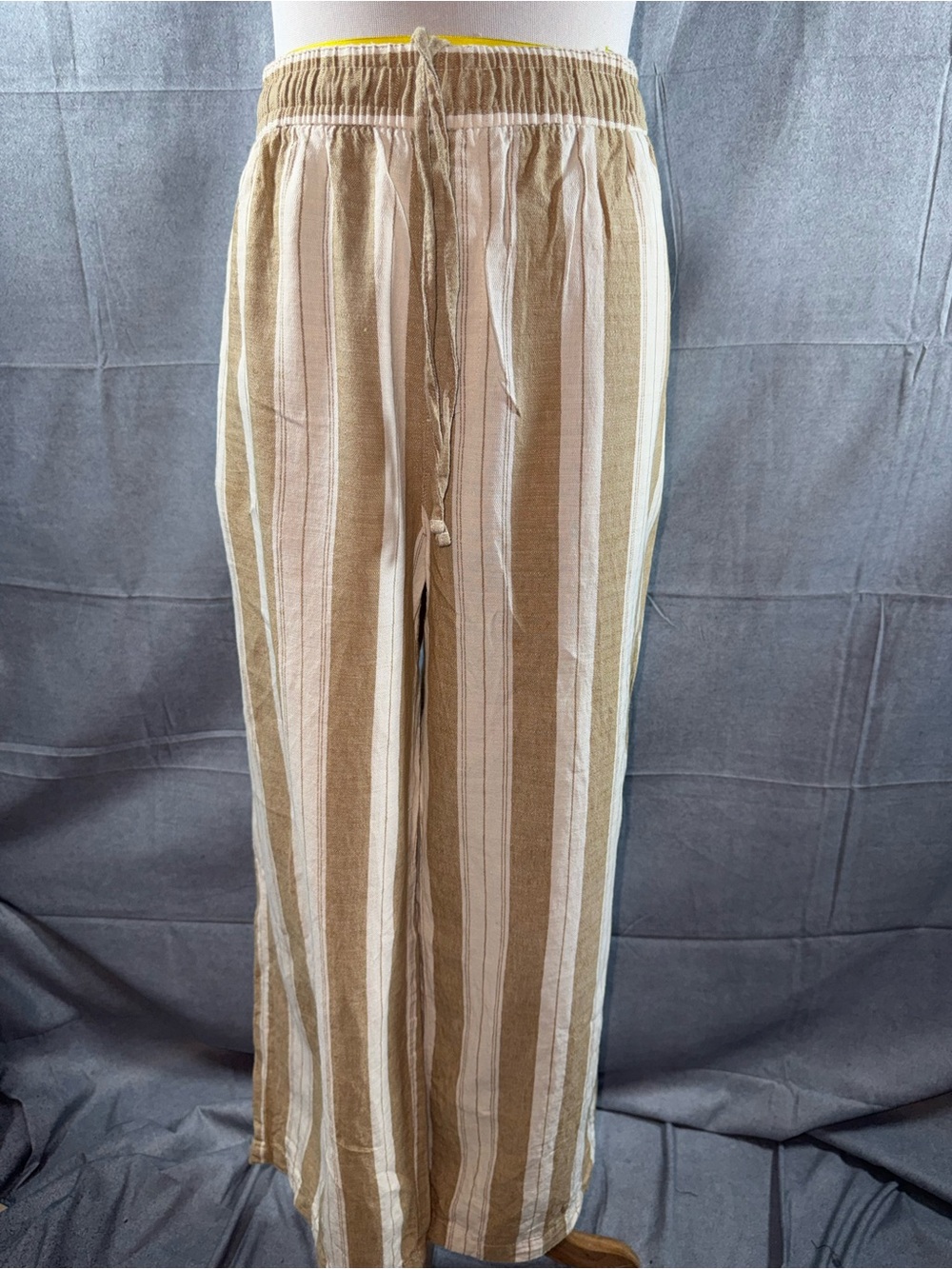 2948-Old Navy Women's Tan and Cream Striped Drawstring Joggers
